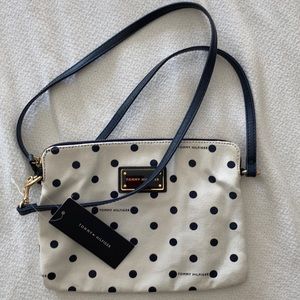Crossbody Tommy Hilfiger purse NWT